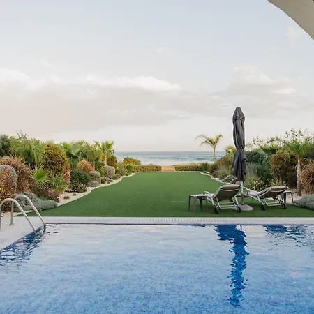 فيلة Eros Retreats Beachfront أيا نابا