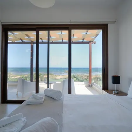Eros Retreats Beachfront فيلة *