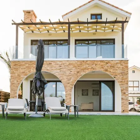 Eros Retreats Beachfront أيا نابا