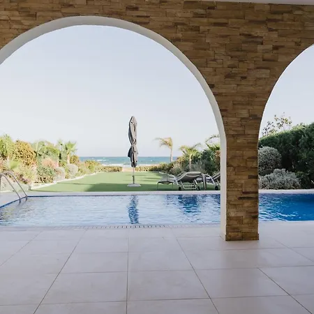 Eros Retreats Beachfront أيا نابا