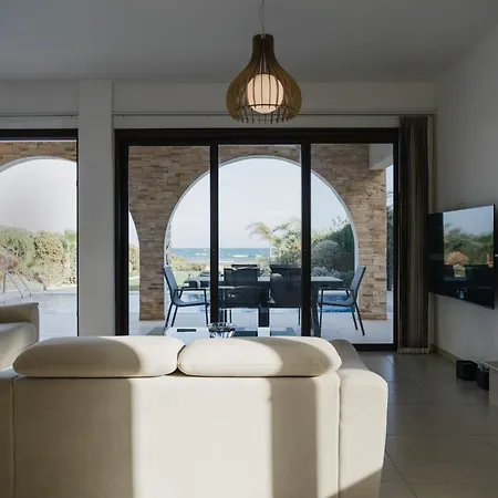 فيلة Eros Retreats Beachfront *