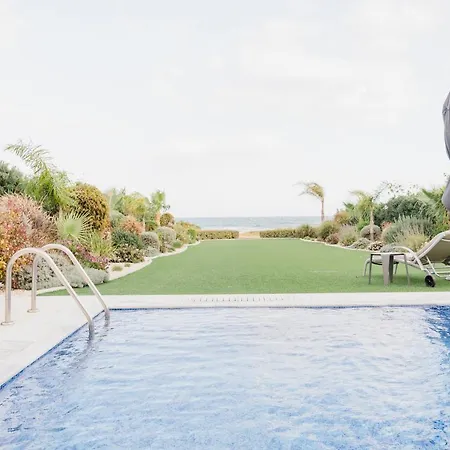 Eros Retreats Beachfront أيا نابا