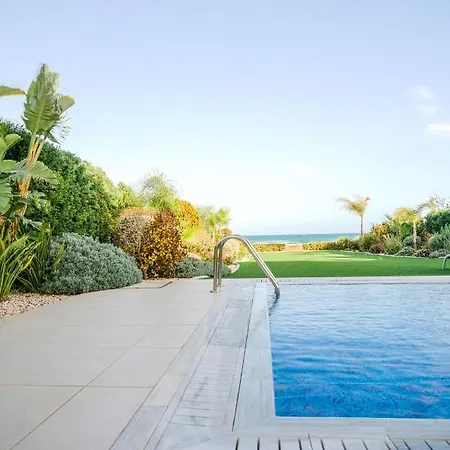 فيلة Eros Retreats Beachfront أيا نابا